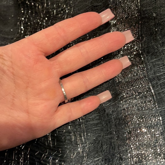 Large Sterling silver Cubic Zerconia ring. - Picture 3 of 8